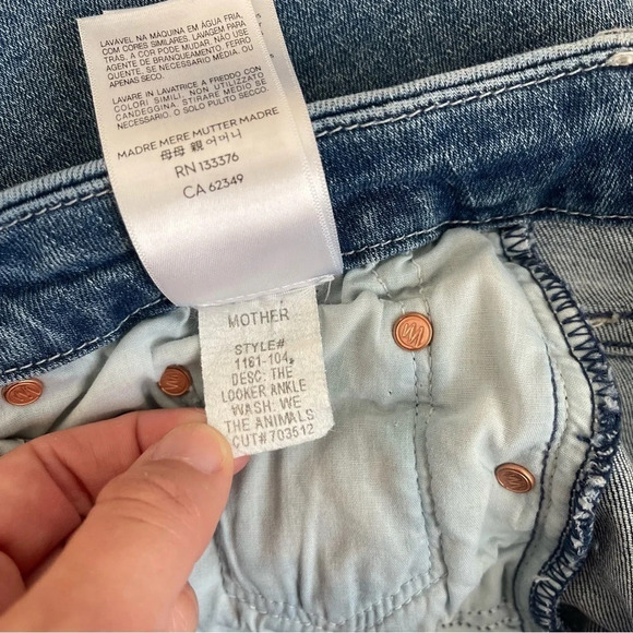 MOTHER The Looker Ankle in We The Animals Skinny Jeans - Picture 9 of 9